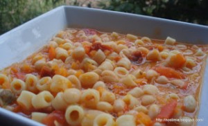 Η φασολάδα της μαμάς μας - Our mum’s white beans soup (fasolada)