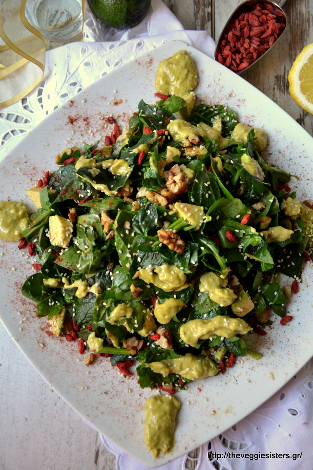 Πεντανόστιμη καταπράσινη σαλάτα με αβοκάντο κ goji berries – Delicious green avocado goji berries salad