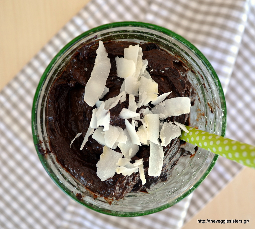 Σοκολατένια μους καρύδας με αβοκάντο – Chocolate coconut avocado mousse
