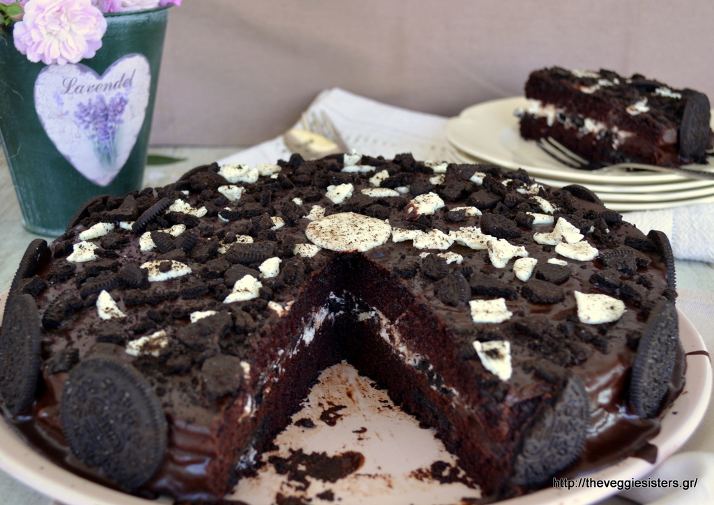 Σοκολατένια τούρτα με μπισκότα oreo