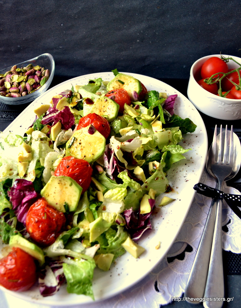 Πράσινη σαλάτα με αβοκάντο κ ψητά ντοματίνια – Green avocado salad with roasted cherry tomatoes