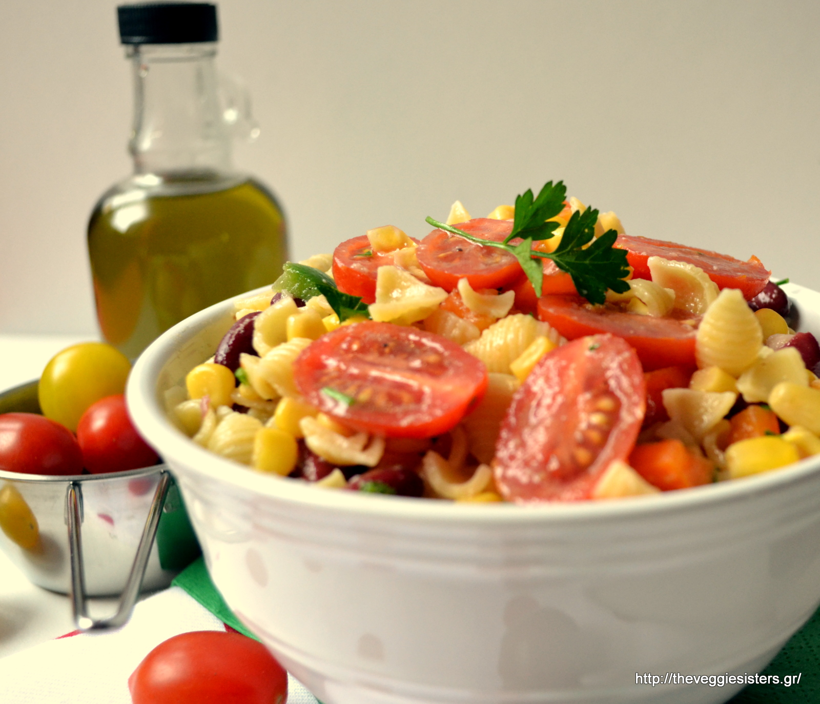 Δροσιστική σαλάτα με ζυμαρικά, λαχανικά κ κόκκινα φασόλια - Refreshing pasta salad with veggies and red beans