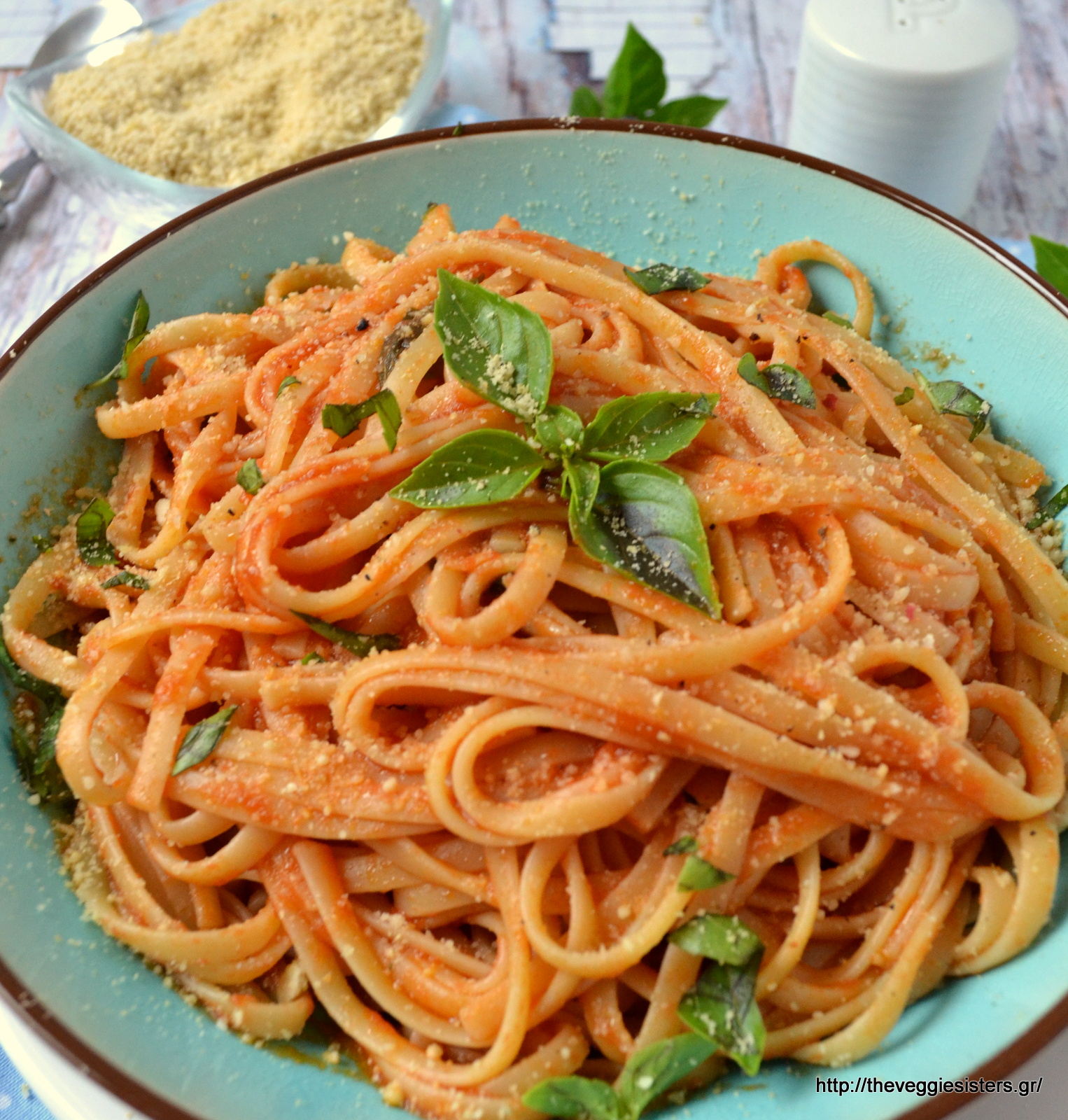 Η πιο απλή κ νόστιμη μακαρονάδα:λινγκουίνι με ντομάτα βασιλικό-The simplest but yummiest pasta dish:tomato basil linguini
