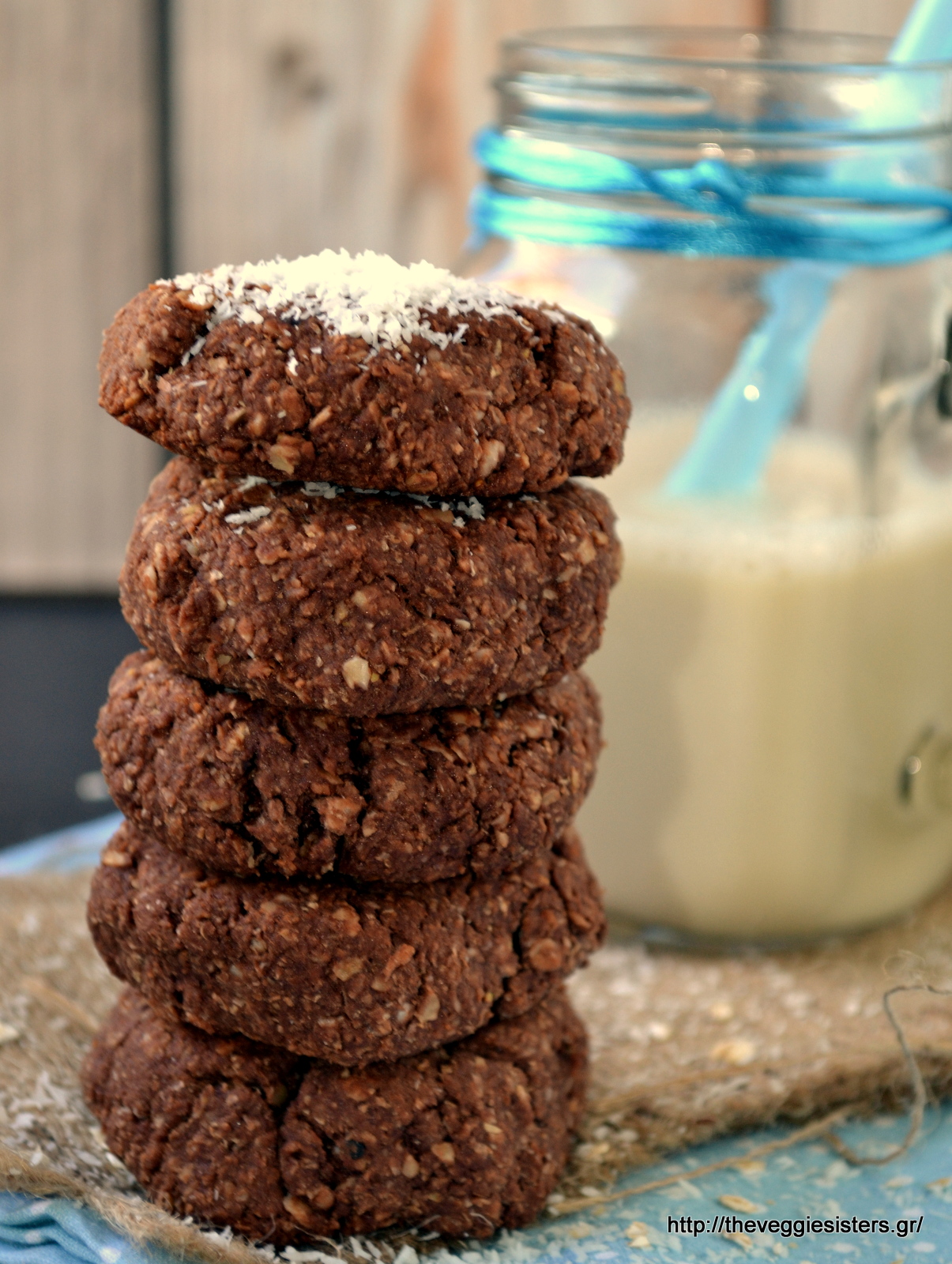 Μπισκότα με σοκολατένιο ταχίνι, βρώμη κ καρύδα - Chocolate tahini coconut oat cookies