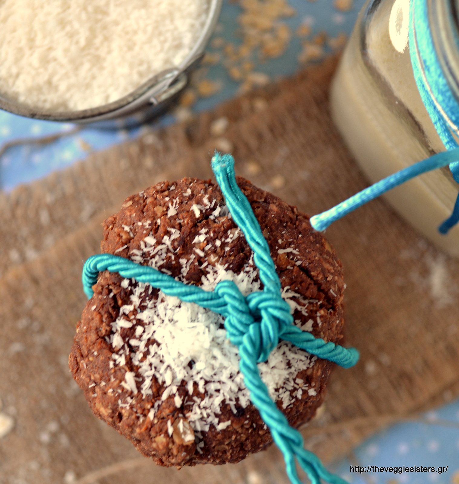 Μπισκότα με σοκολατένιο ταχίνι, βρώμη κ καρύδα - Chocolate tahini coconut oat cookies