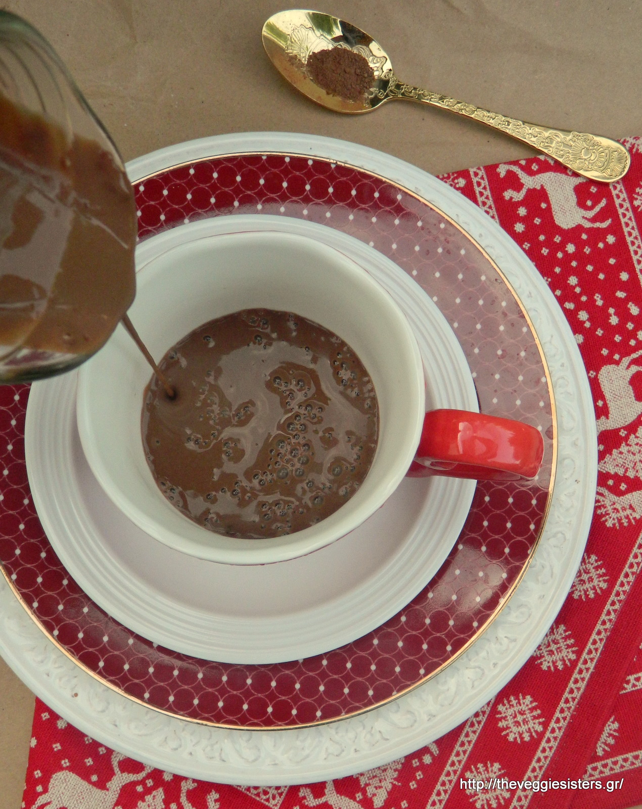 Ζεστή αληθινή σοκολάτα - Hot Chocolate