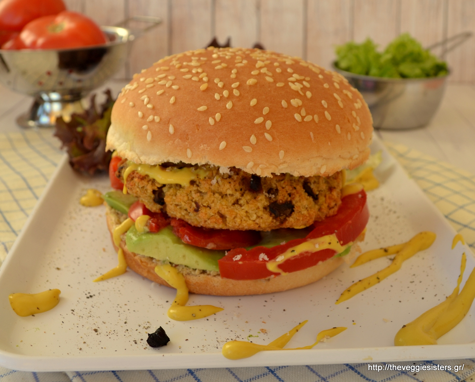 Χορτοφαγικό "junk food": υπέροχο μπέργκερ με κεχρί κ μανιτάρια - Vegan "junk food": mushroom millet burger