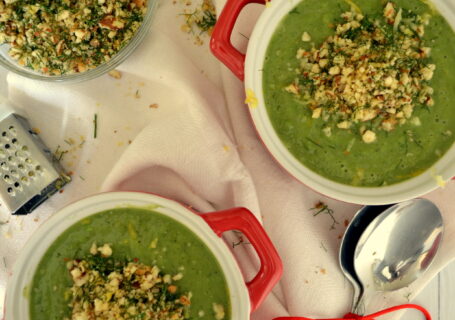 Creamy pea soup with almond crumbs