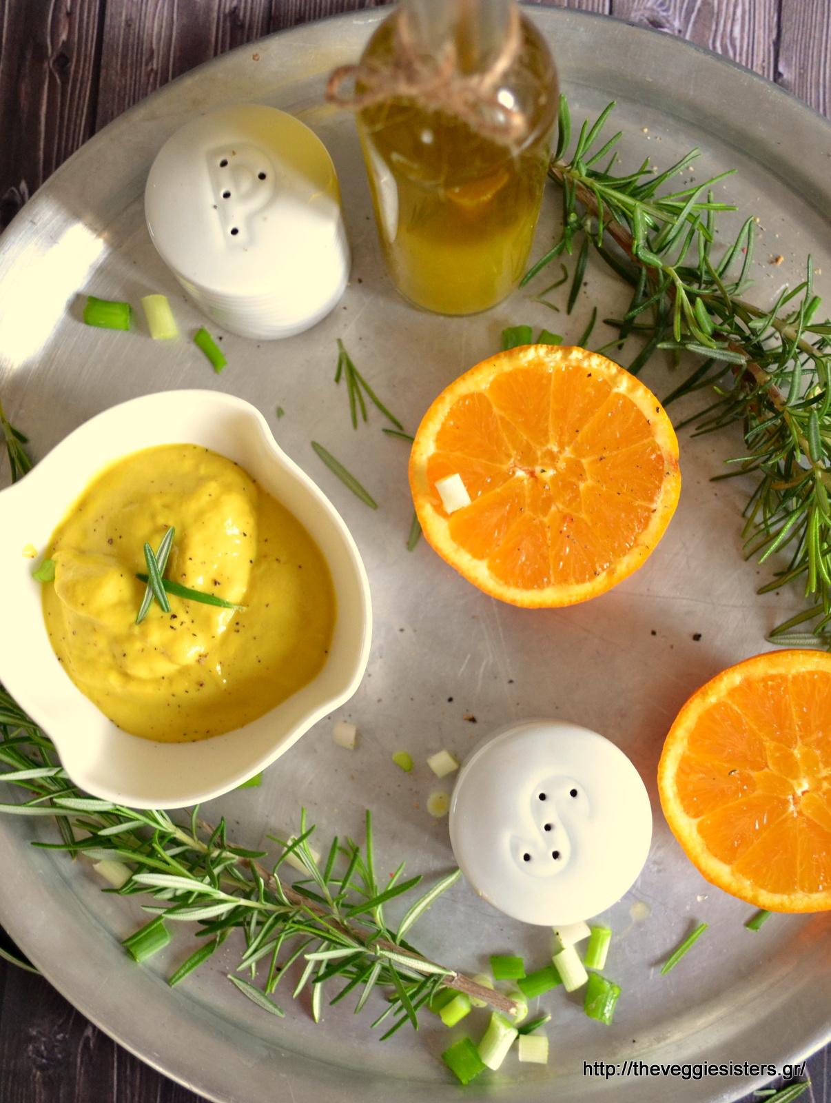 Αρωματικό ντρέσινγκ μουστάρδας με πορτοκάλι κ δεντρολίβανο