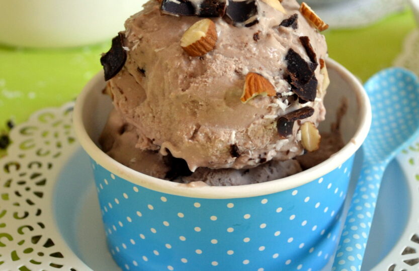 Νηστίσιμο παγωτό σοκολάτα-καρύδα